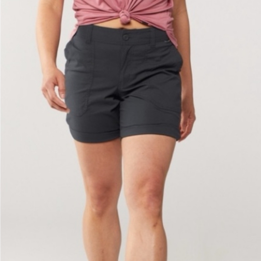 REI Co-op Shorts Women's size 12 Sahara Bermuda Hiking Black Cargo Shorts